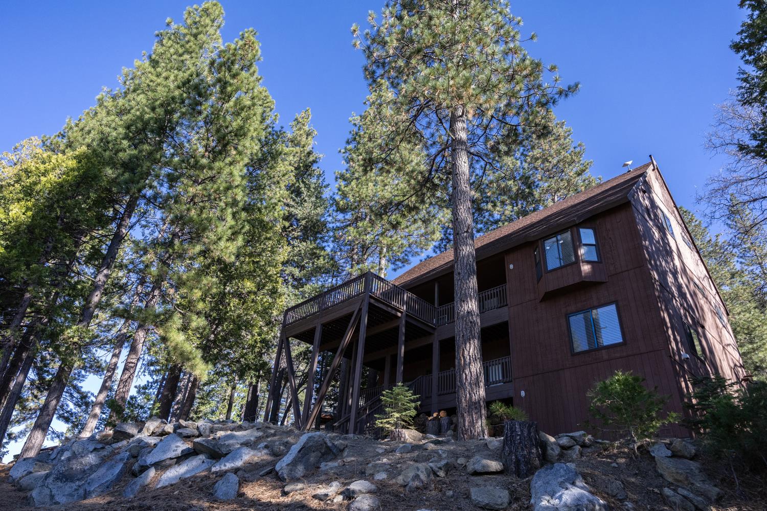 7501 Yosemite Park Way, Yosemite West, CA 95389