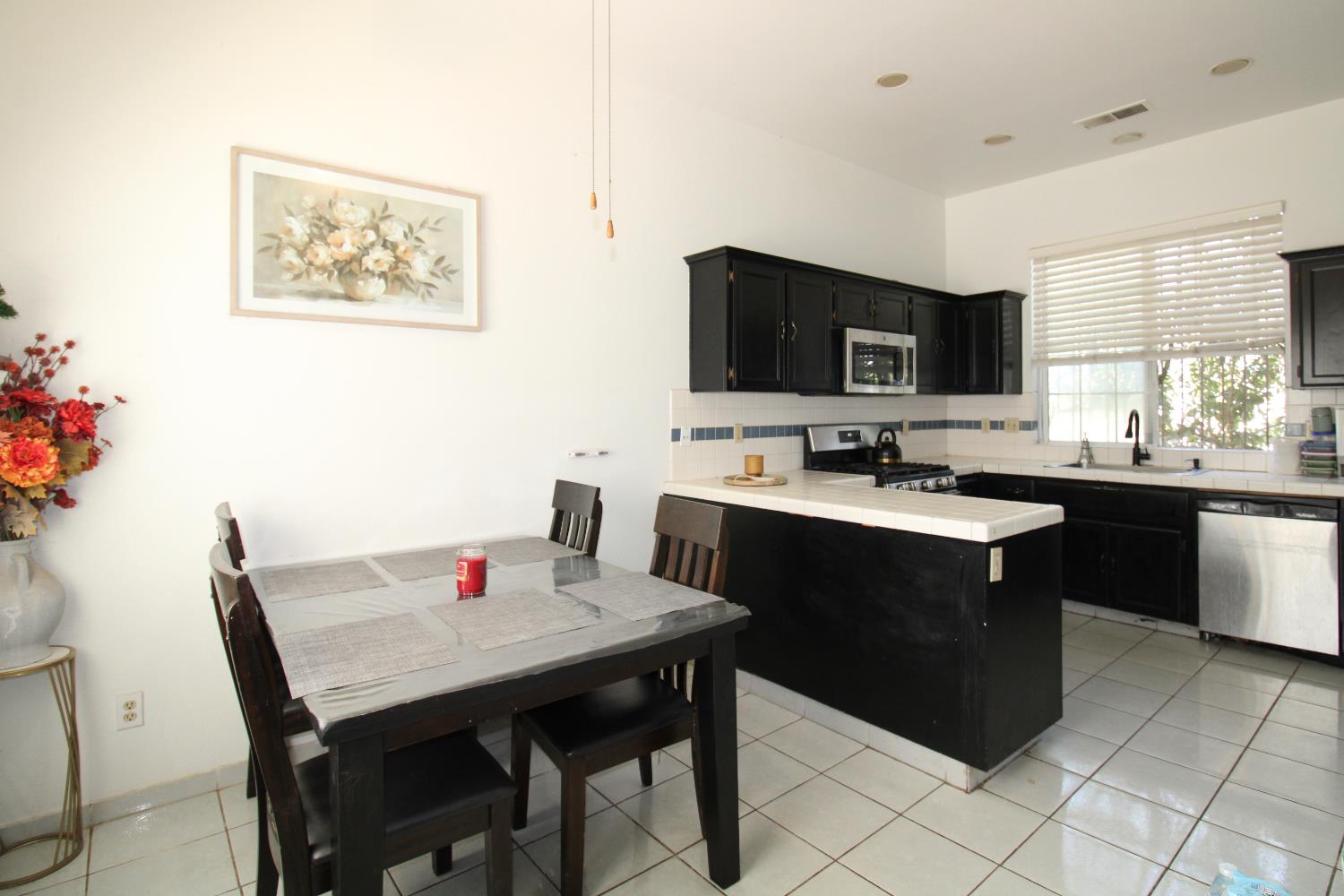 4918 E Burns Ave, Fresno, CA 93725