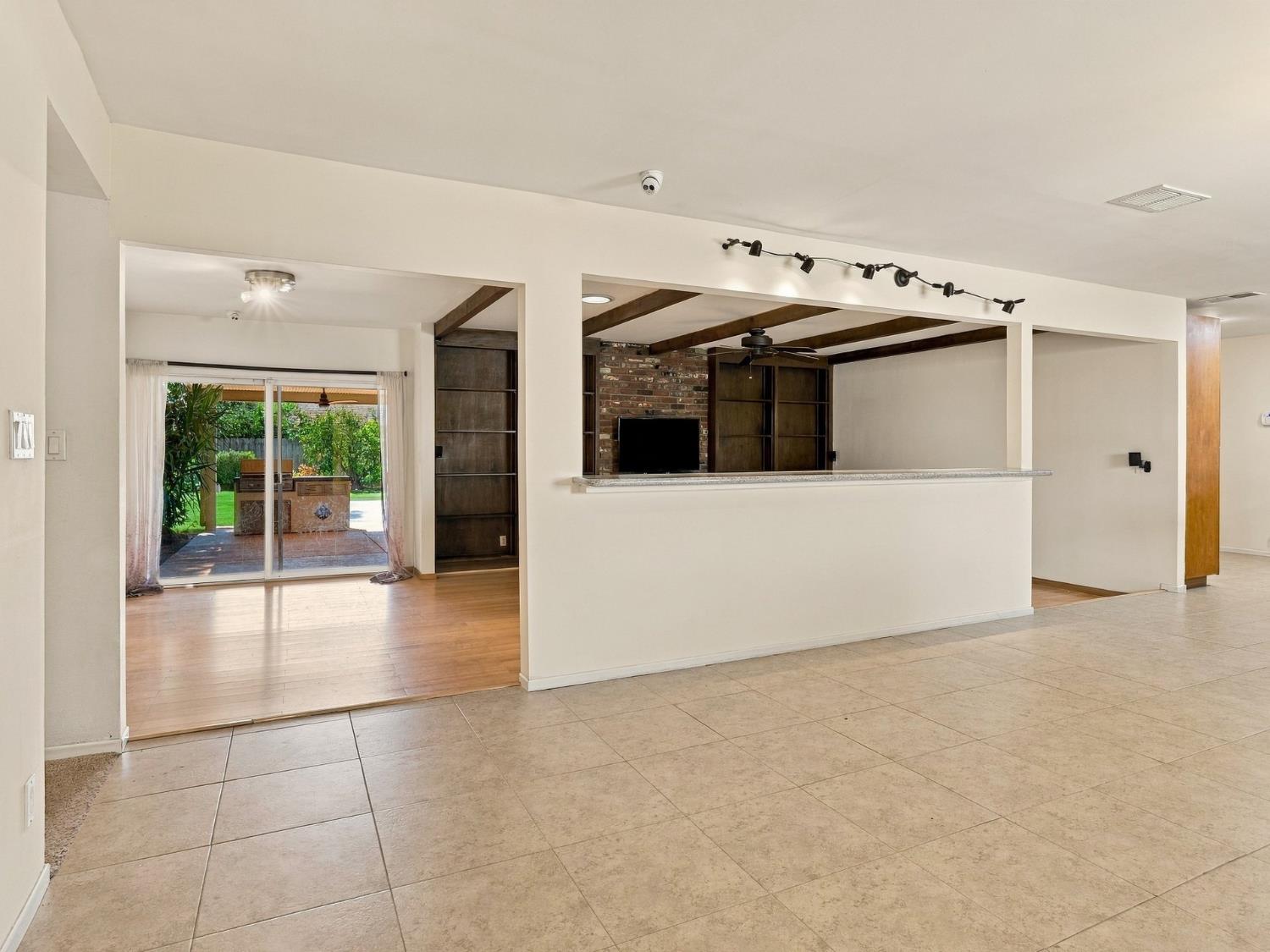 5170 E Huntington, Fresno, CA 93727