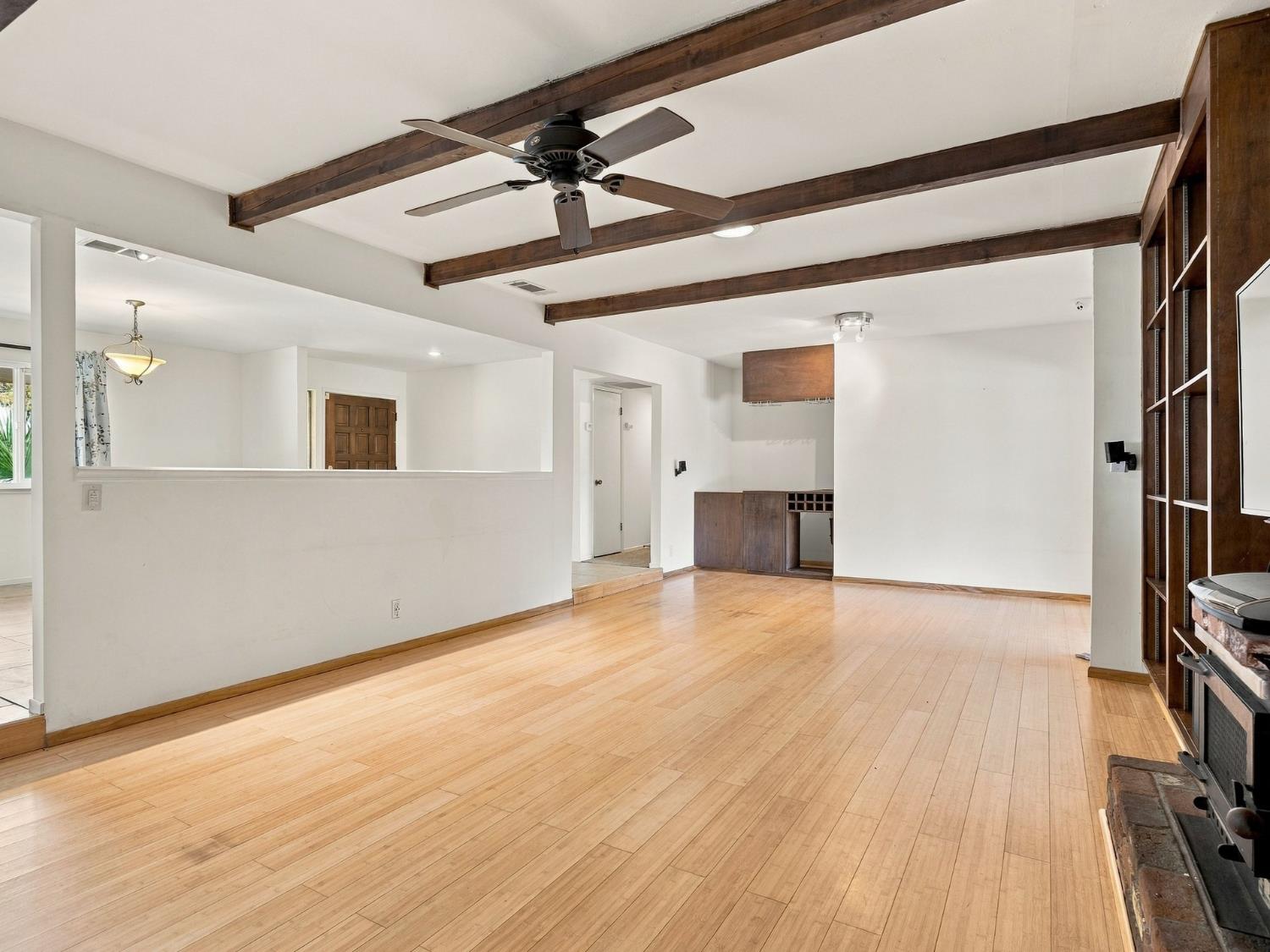 5170 E Huntington, Fresno, CA 93727