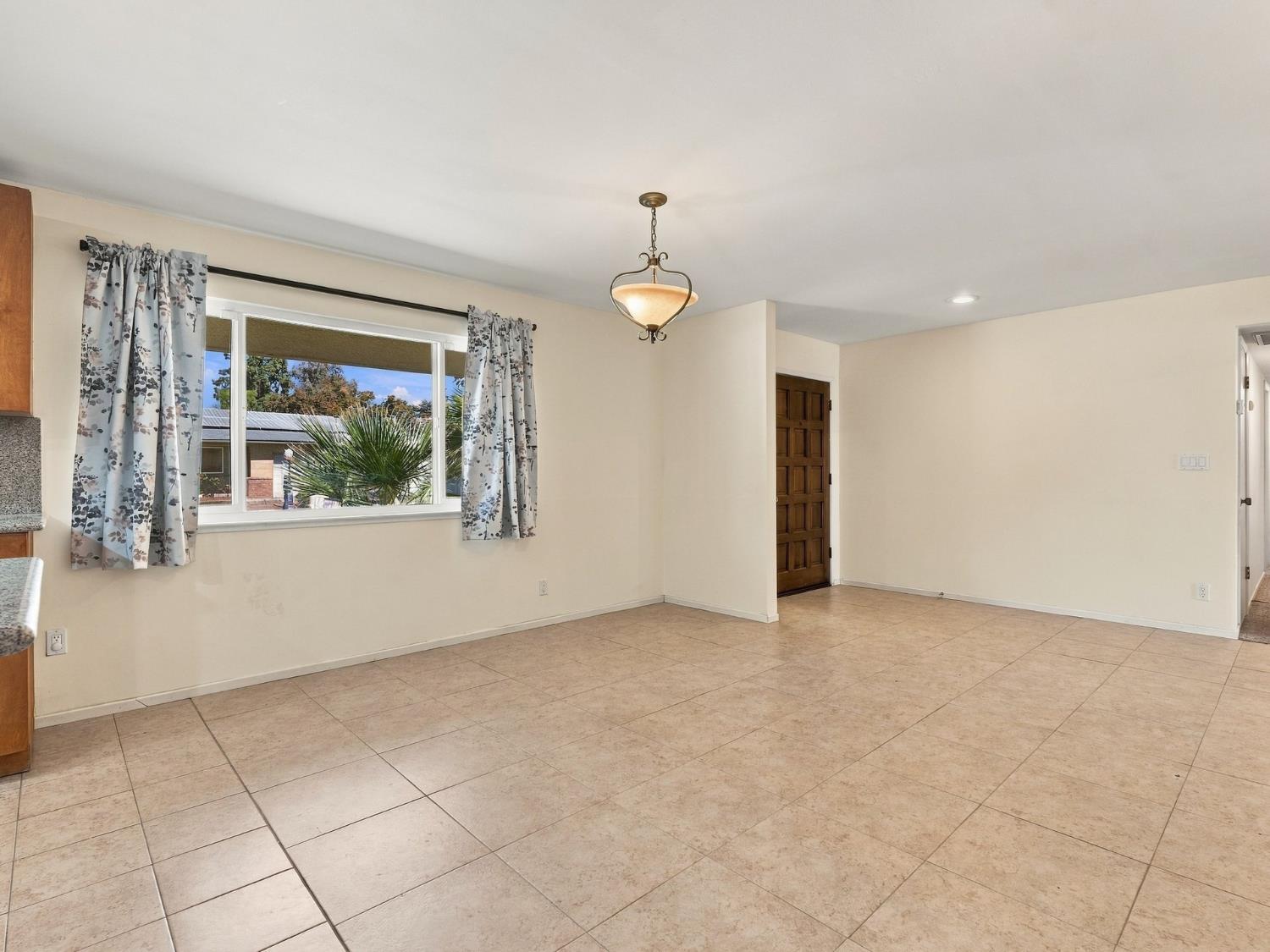 5170 E Huntington, Fresno, CA 93727
