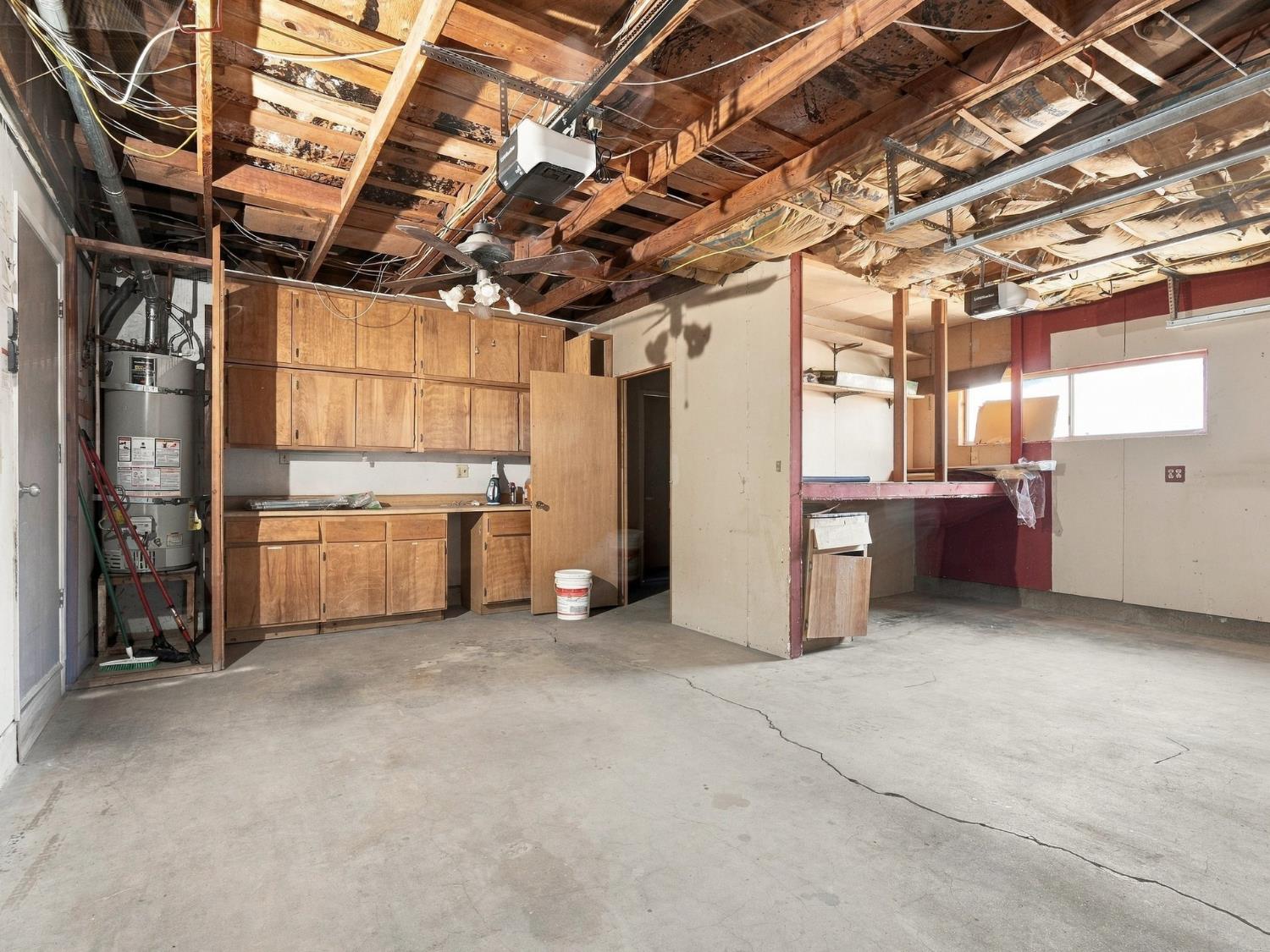 5170 E Huntington, Fresno, CA 93727