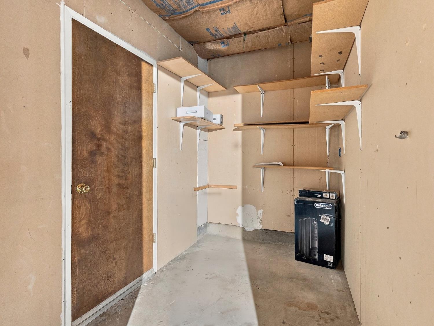 5170 E Huntington, Fresno, CA 93727
