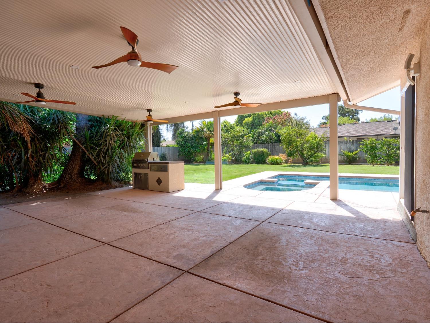 5170 E Huntington, Fresno, CA 93727