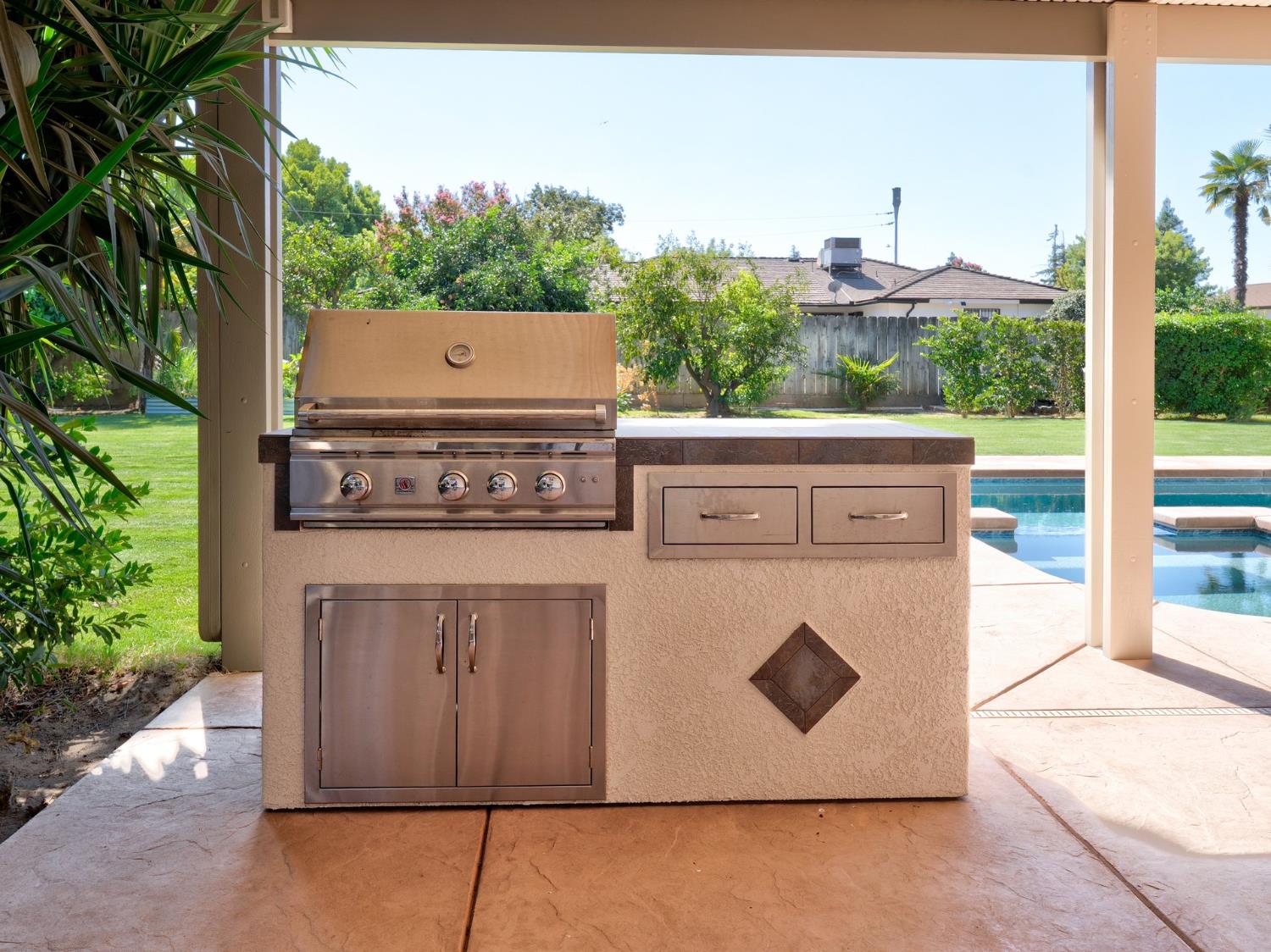 5170 E Huntington, Fresno, CA 93727