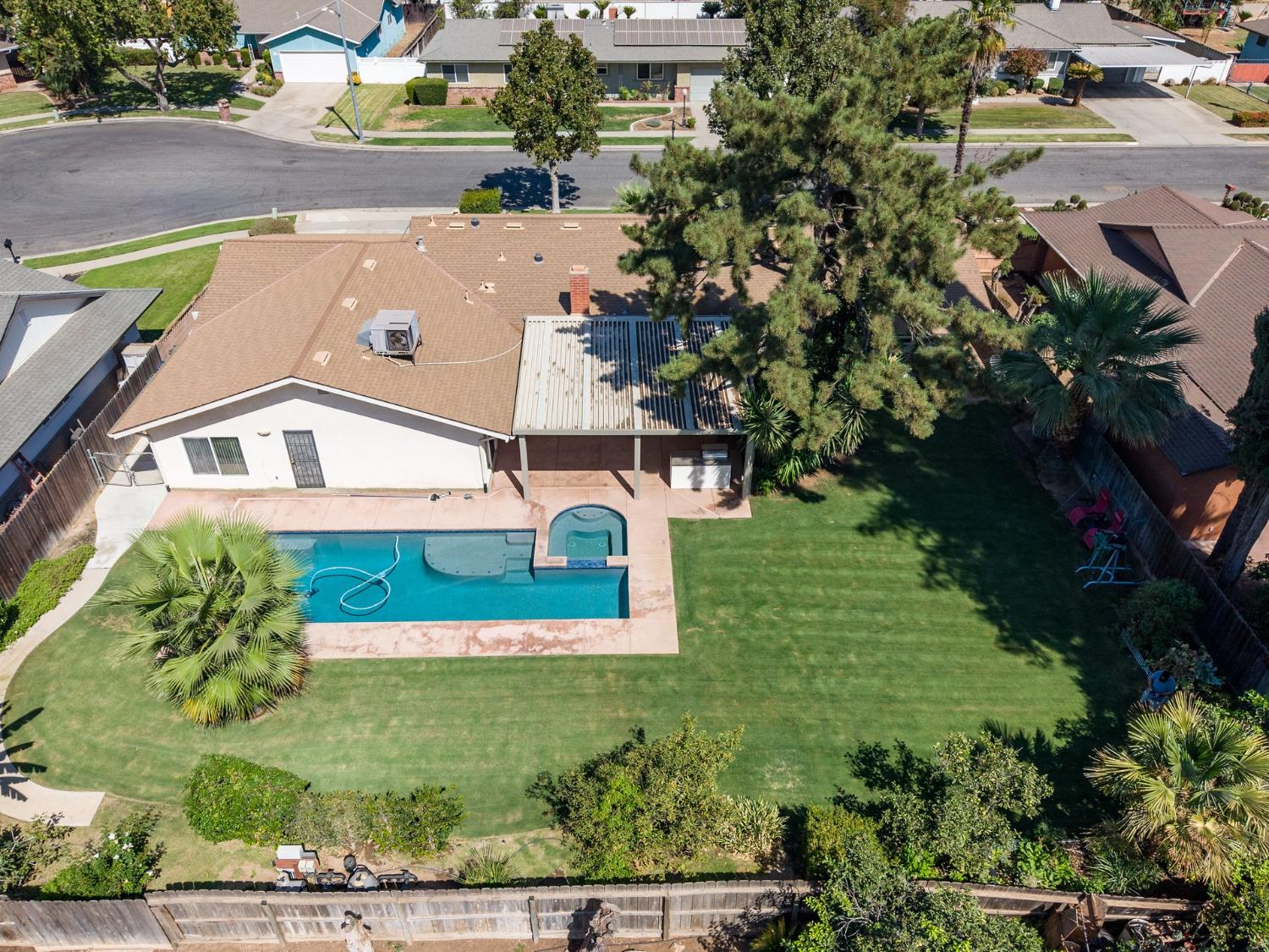 5170 E Huntington, Fresno, CA 93727