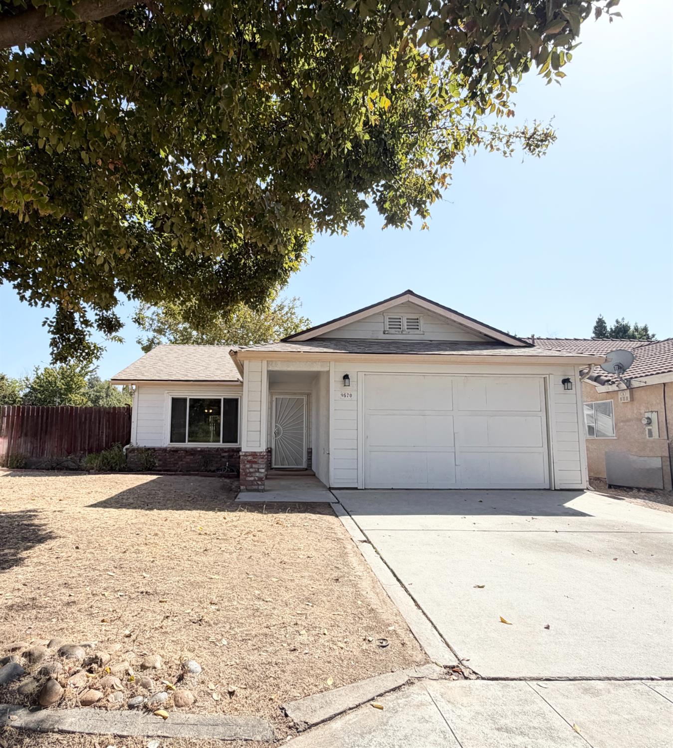 9570 N Archie Ave, Fresno, CA 93720