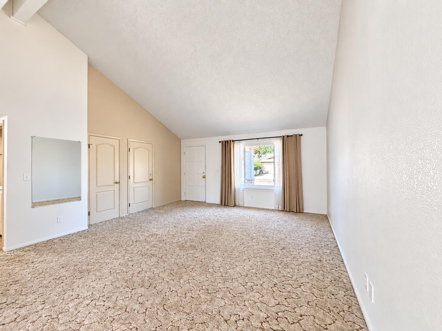 9570 N Archie Ave, Fresno, CA 93720