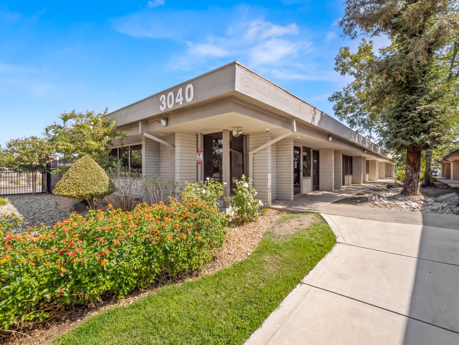 3040 N Fresno St, Fresno, CA 93703