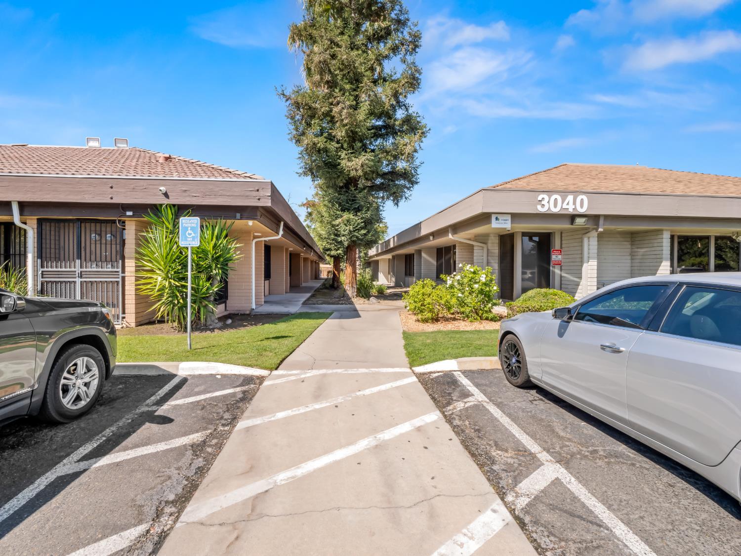 3040 N Fresno St, Fresno, CA 93703