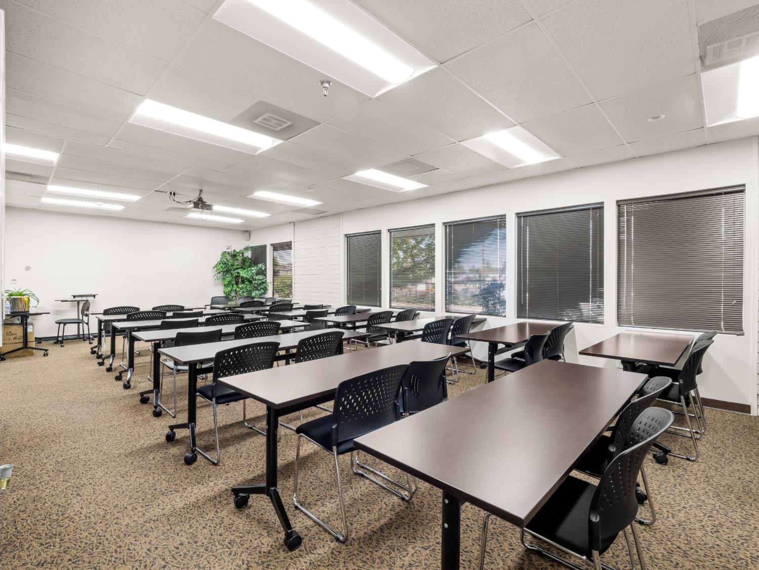 3040 N Fresno St, Fresno, CA 93703