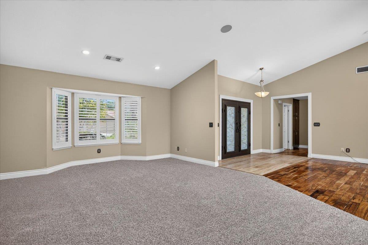 6495 N Vagedes Ave, Fresno, CA 93711