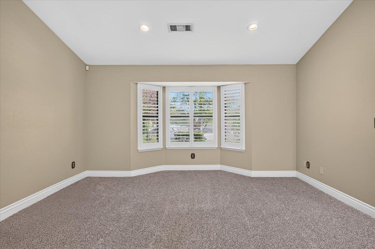 6495 N Vagedes Ave, Fresno, CA 93711