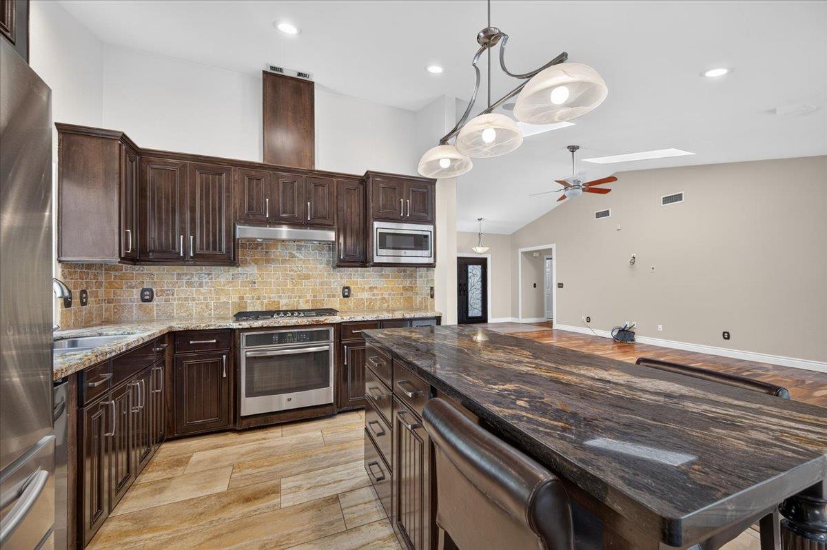 6495 N Vagedes Ave, Fresno, CA 93711