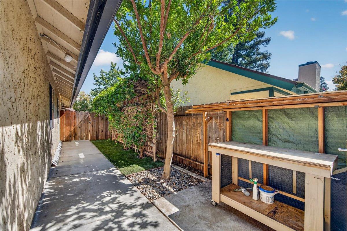 6495 N Vagedes Ave, Fresno, CA 93711