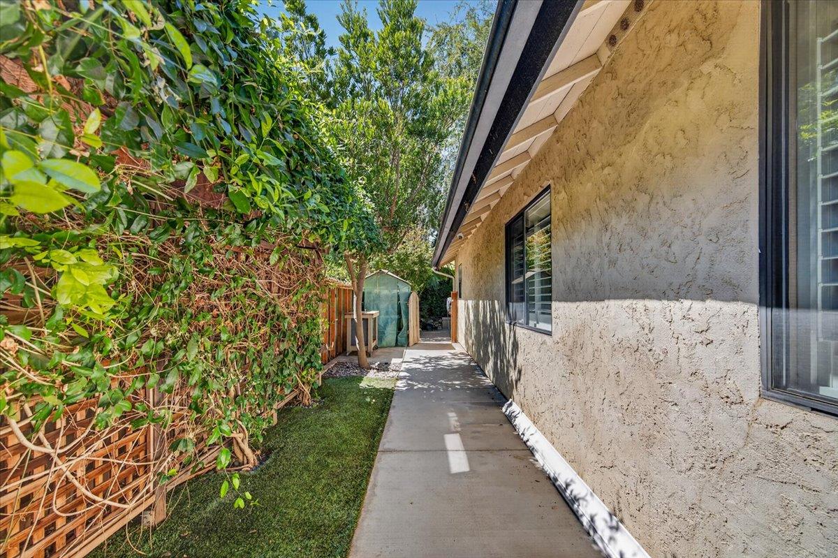 6495 N Vagedes Ave, Fresno, CA 93711