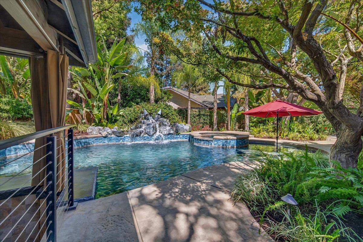 6495 N Vagedes Ave, Fresno, CA 93711