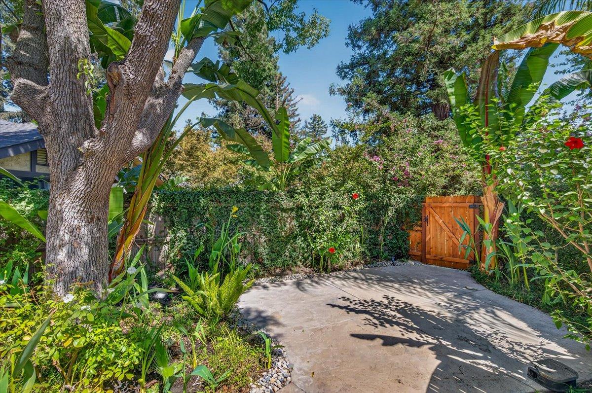 6495 N Vagedes Ave, Fresno, CA 93711