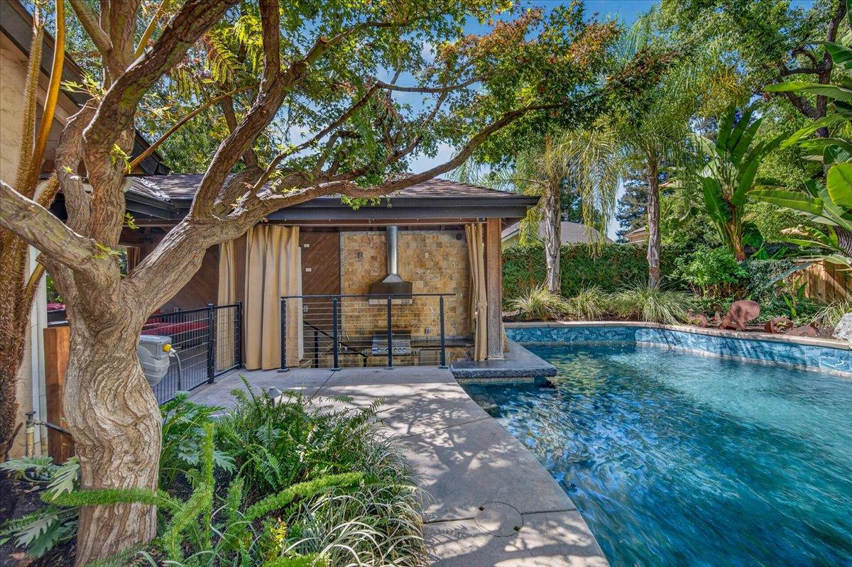 6495 N Vagedes Ave, Fresno, CA 93711