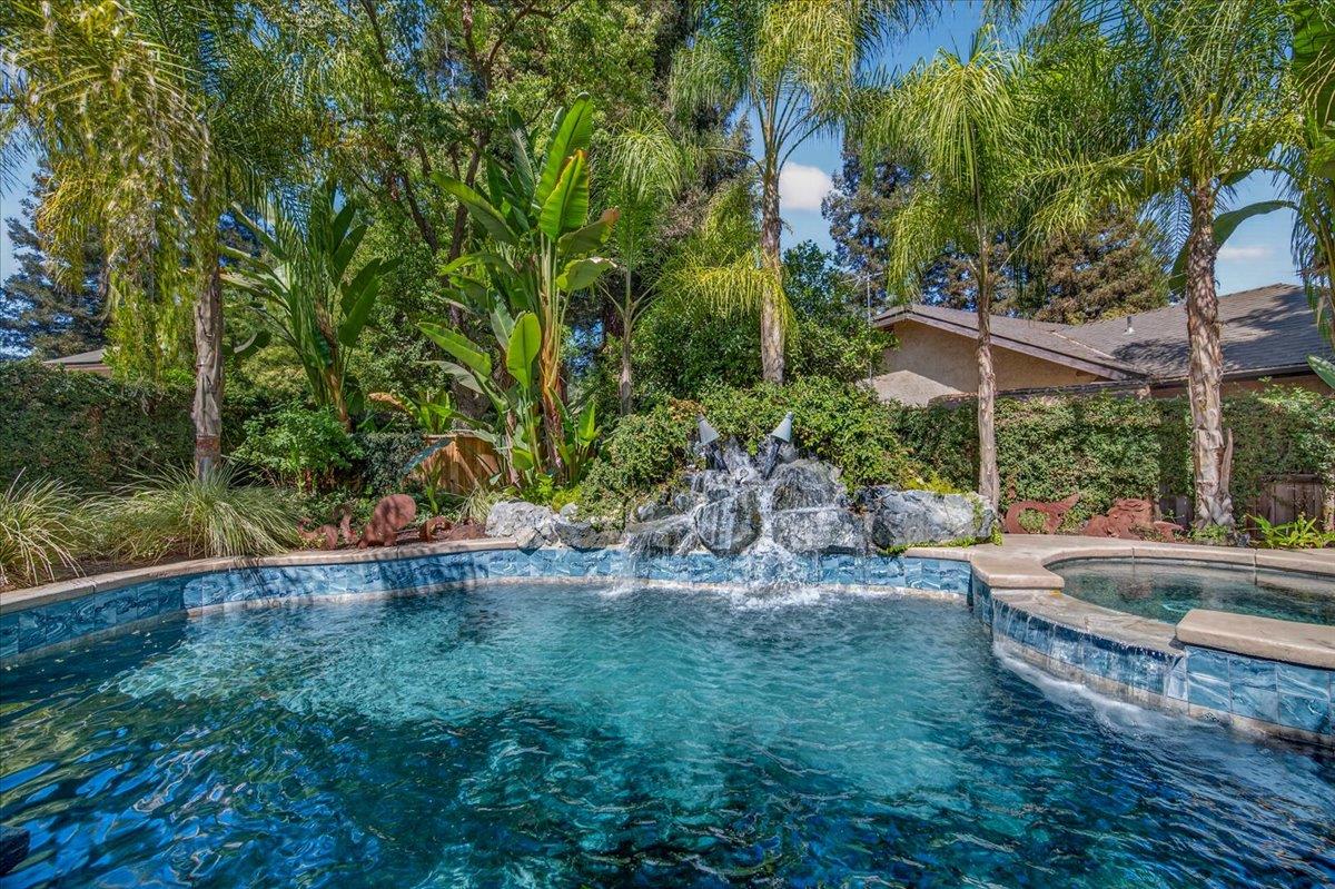 6495 N Vagedes Ave, Fresno, CA 93711