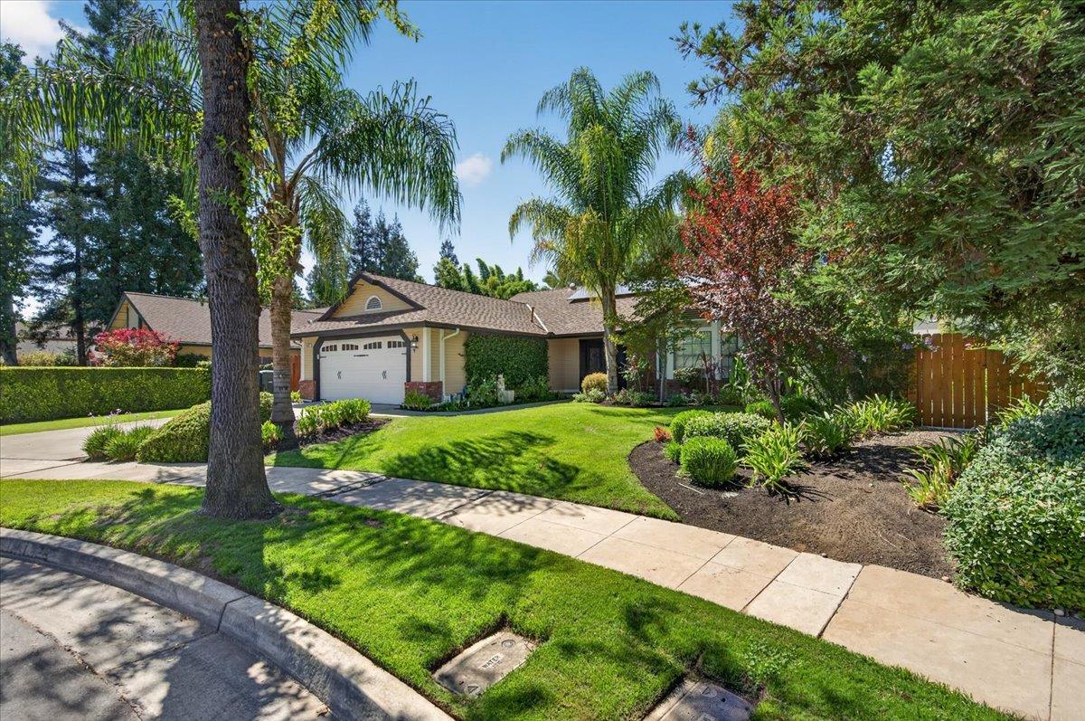 6495 N Vagedes Ave, Fresno, CA 93711