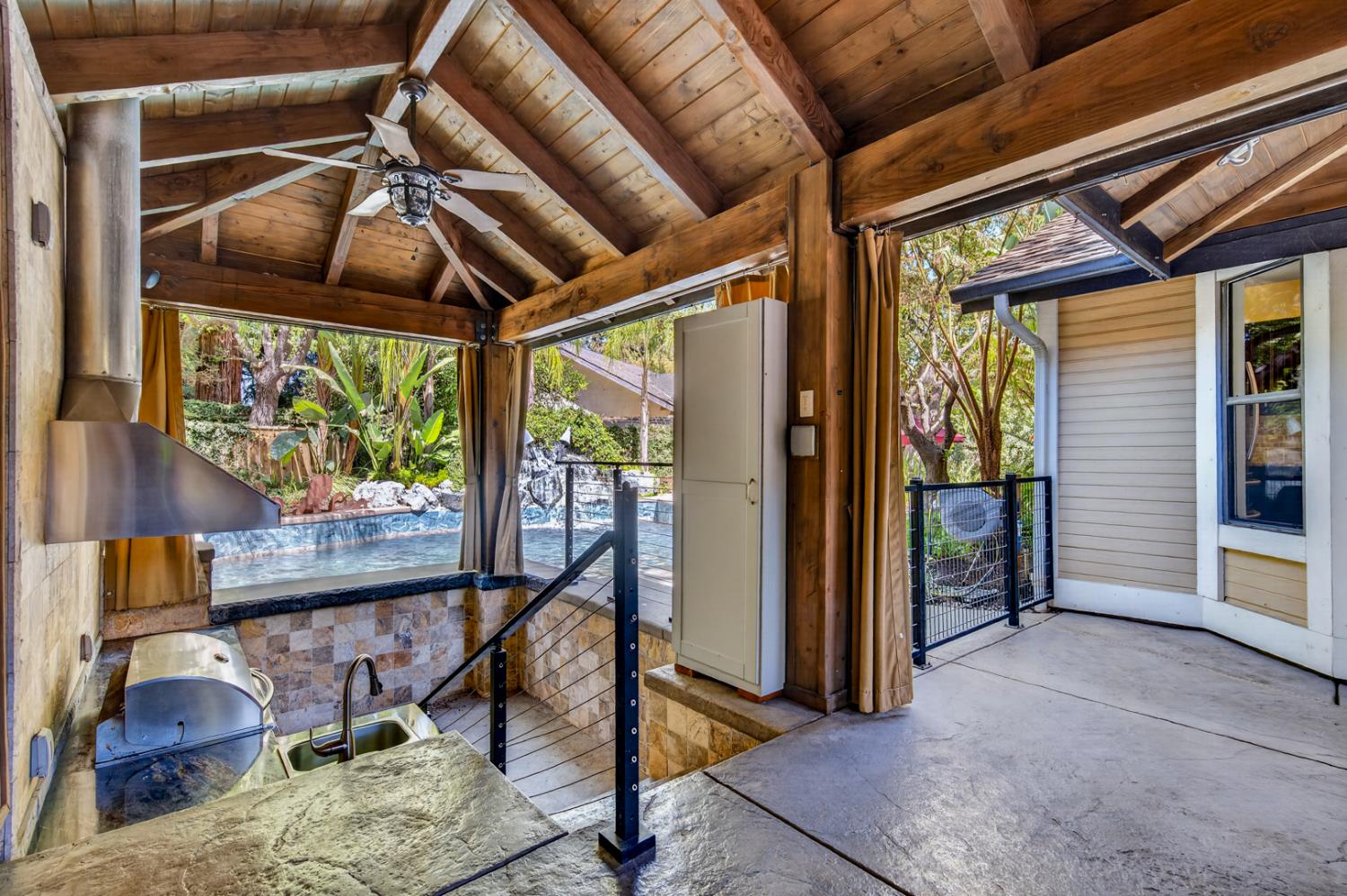 6495 N Vagedes Ave, Fresno, CA 93711