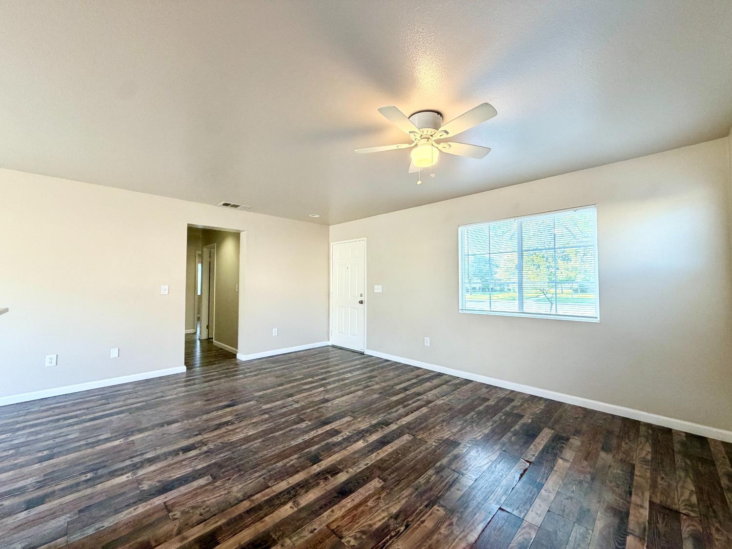 2412 Sycamore St, Selma, CA 93662