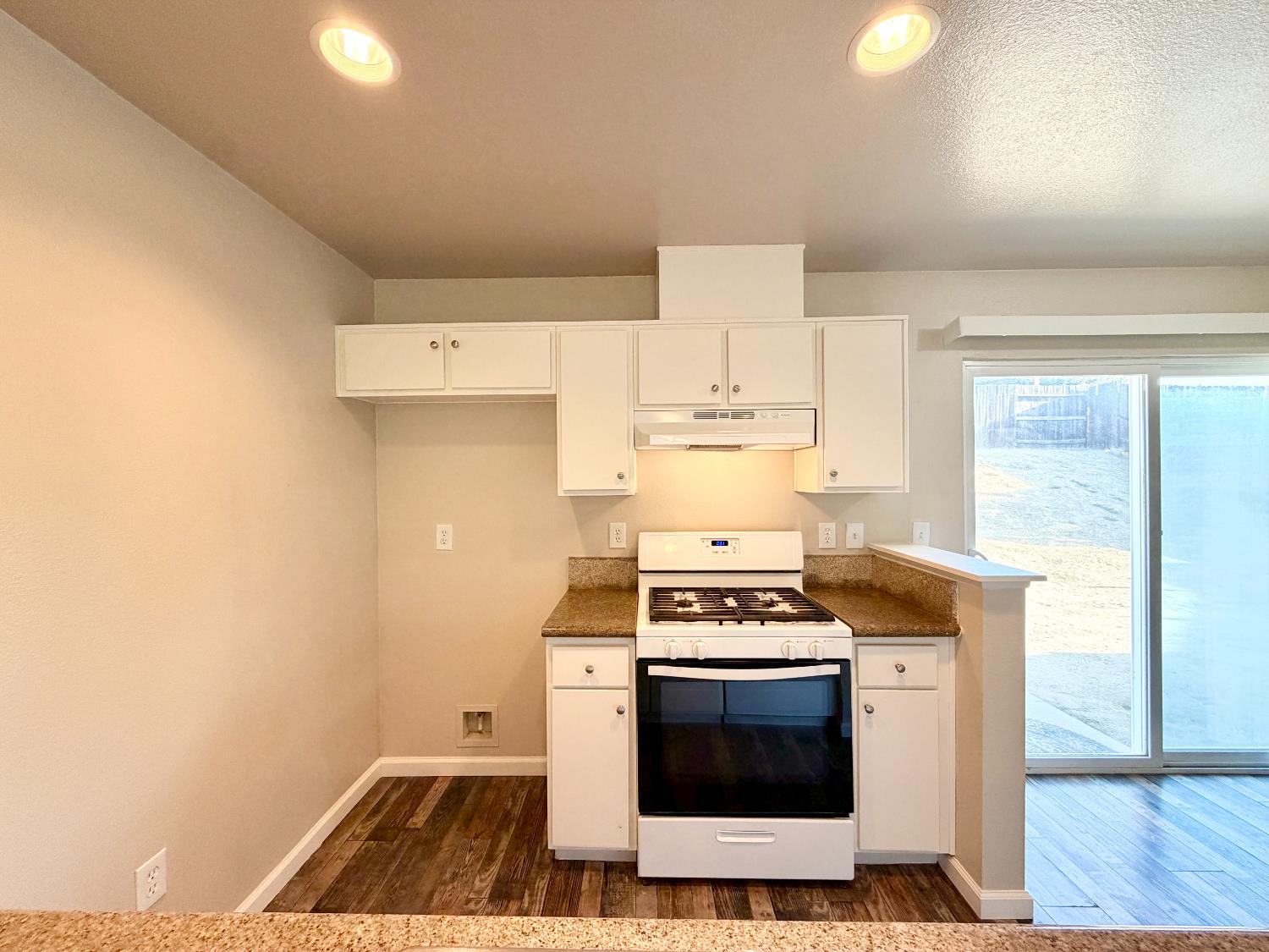 2412 Sycamore St, Selma, CA 93662