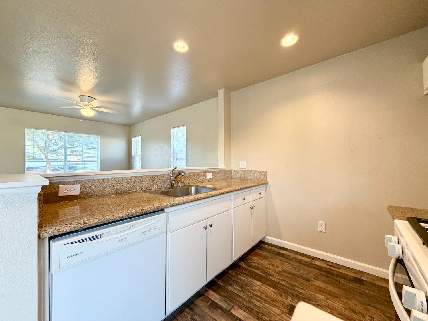 2412 Sycamore St, Selma, CA 93662