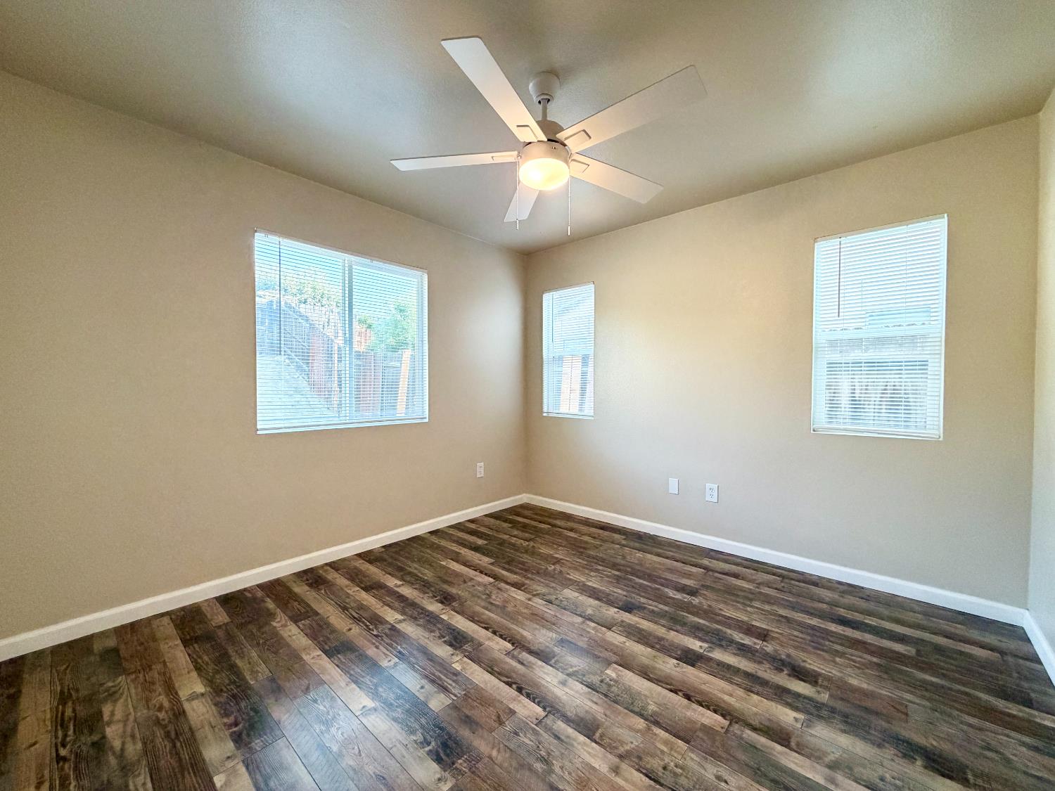 2412 Sycamore St, Selma, CA 93662