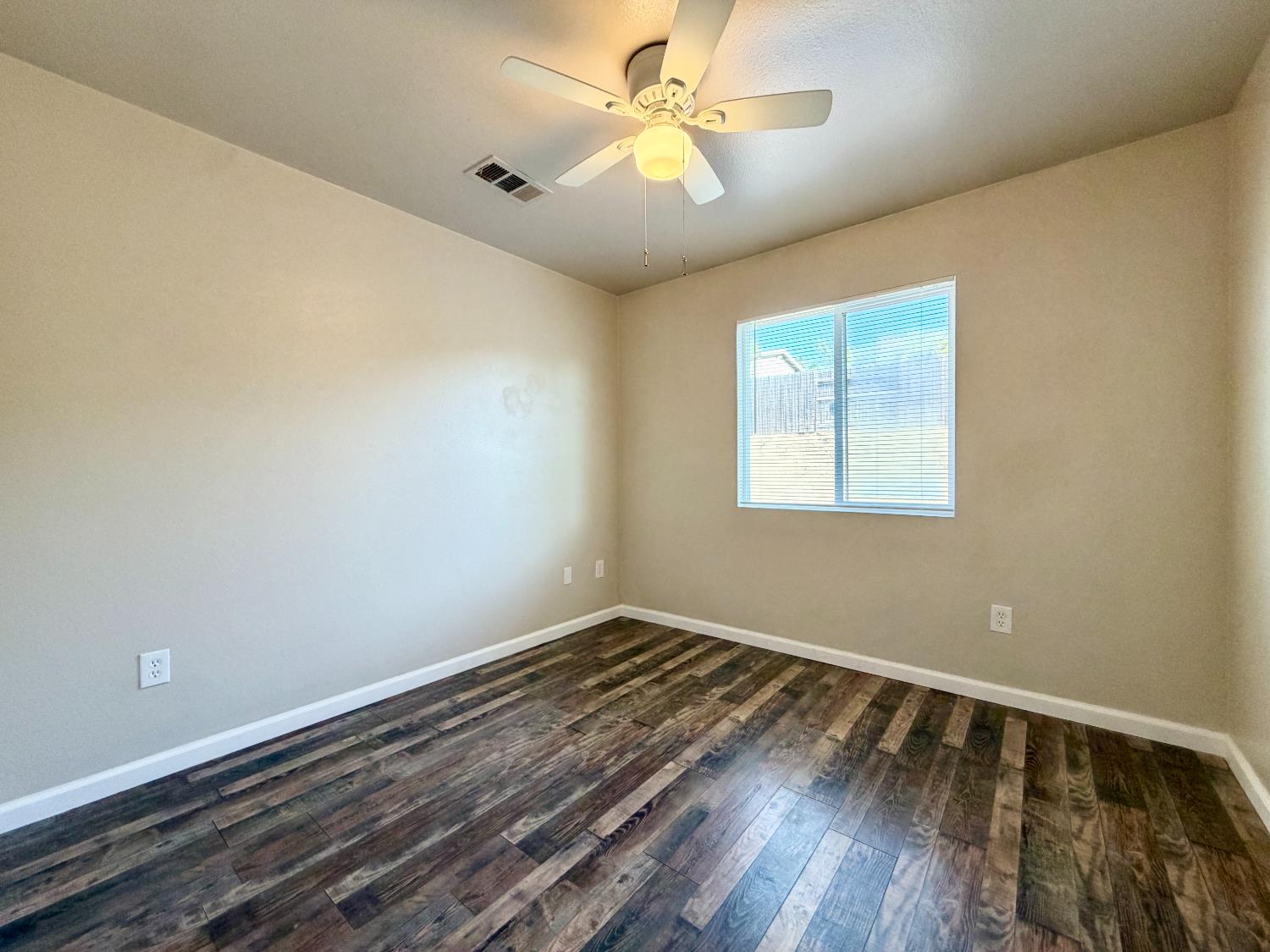 2412 Sycamore St, Selma, CA 93662