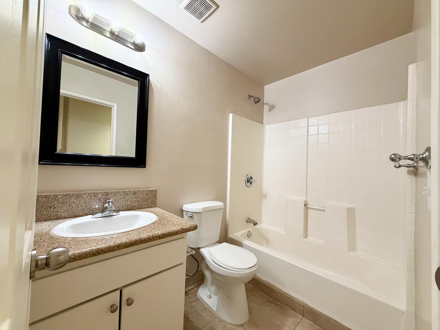 2412 Sycamore St, Selma, CA 93662