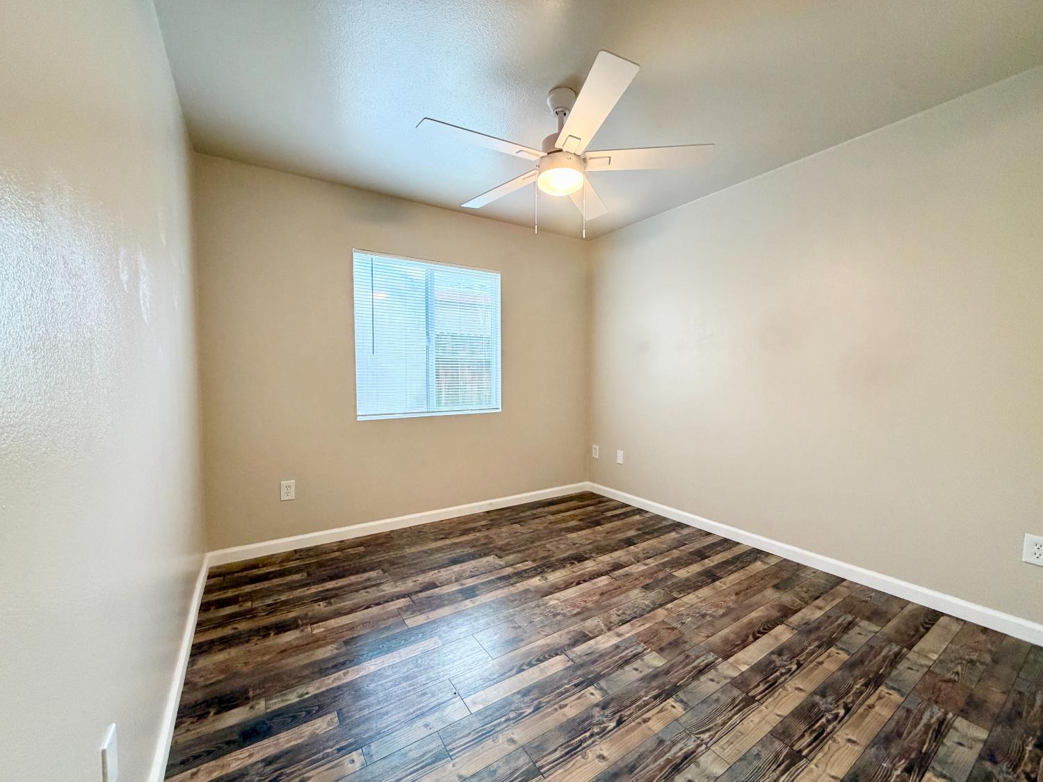 2412 Sycamore St, Selma, CA 93662