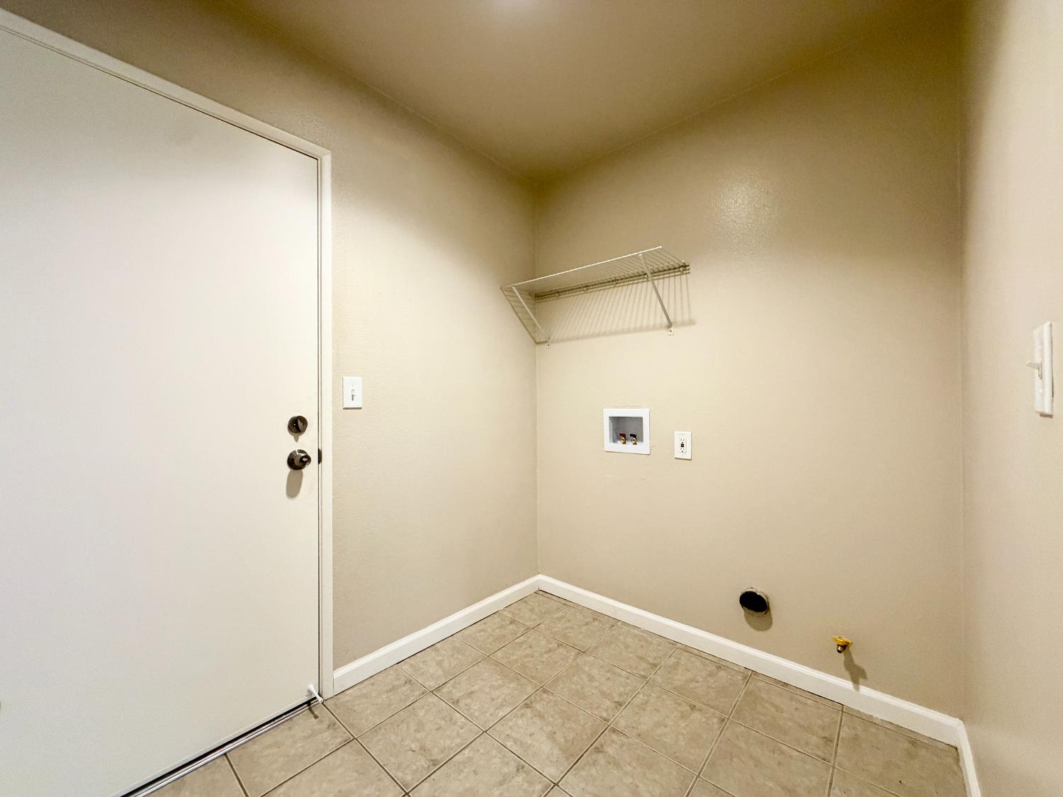 2412 Sycamore St, Selma, CA 93662