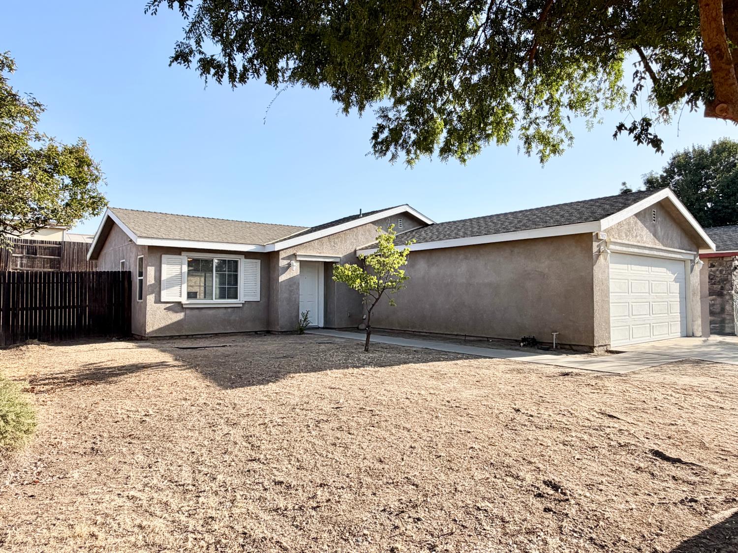2412 Sycamore St, Selma, CA 93662