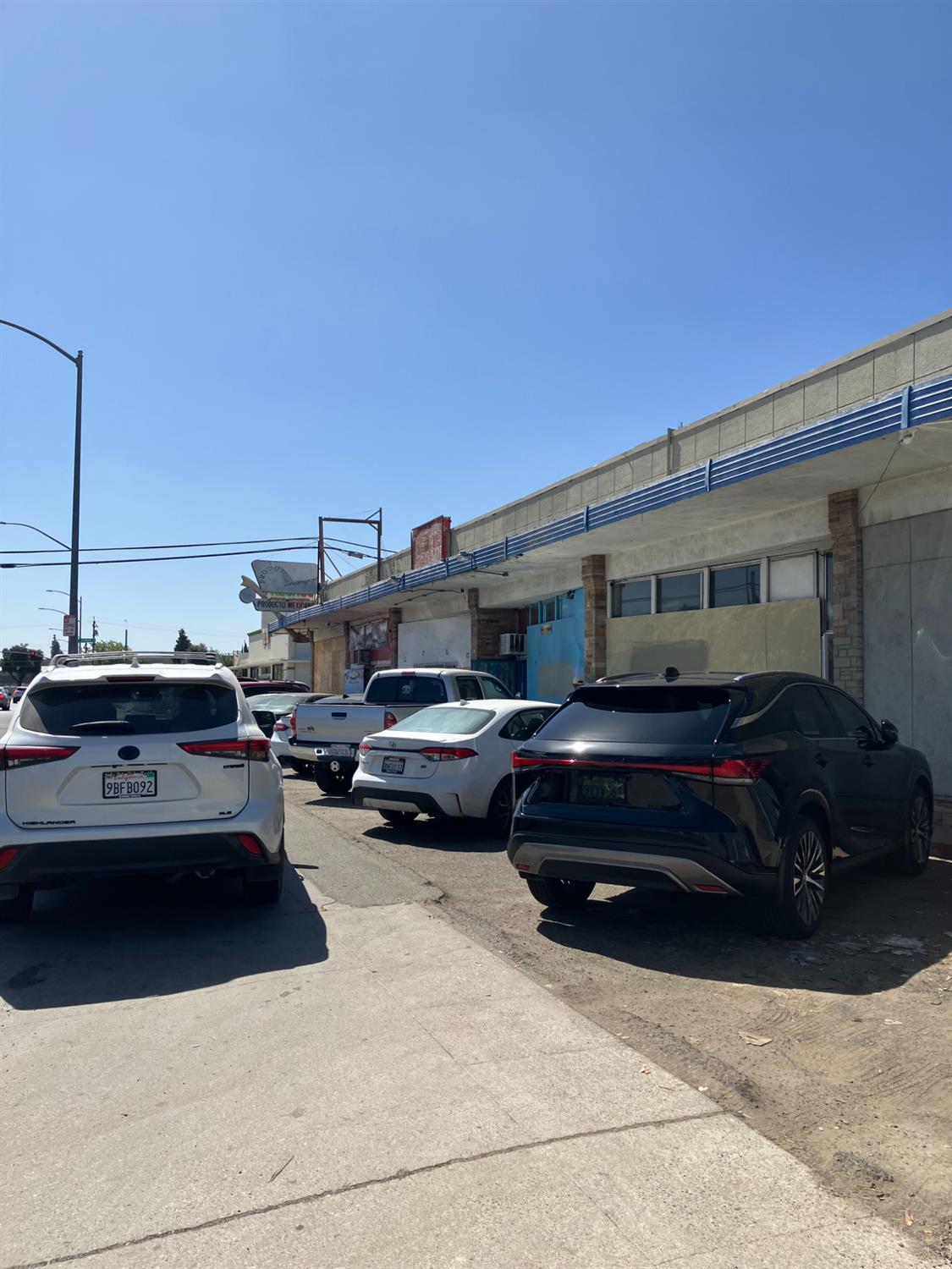 1261 N 1St St, Fresno, CA 93703