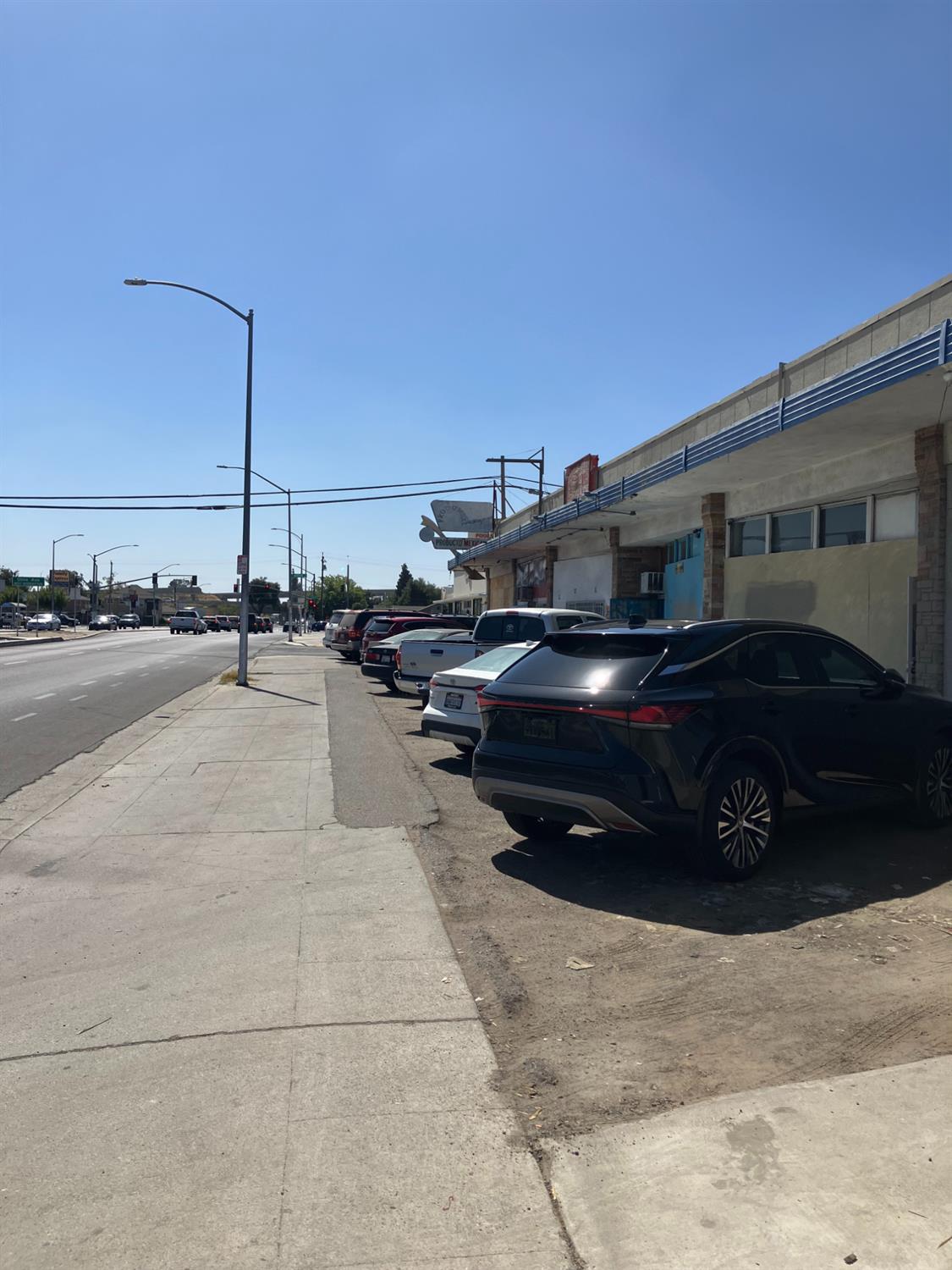 1261 N 1St St, Fresno, CA 93703