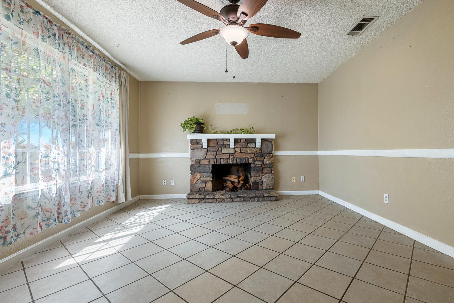1301 Kennedy, Madera, CA 93638