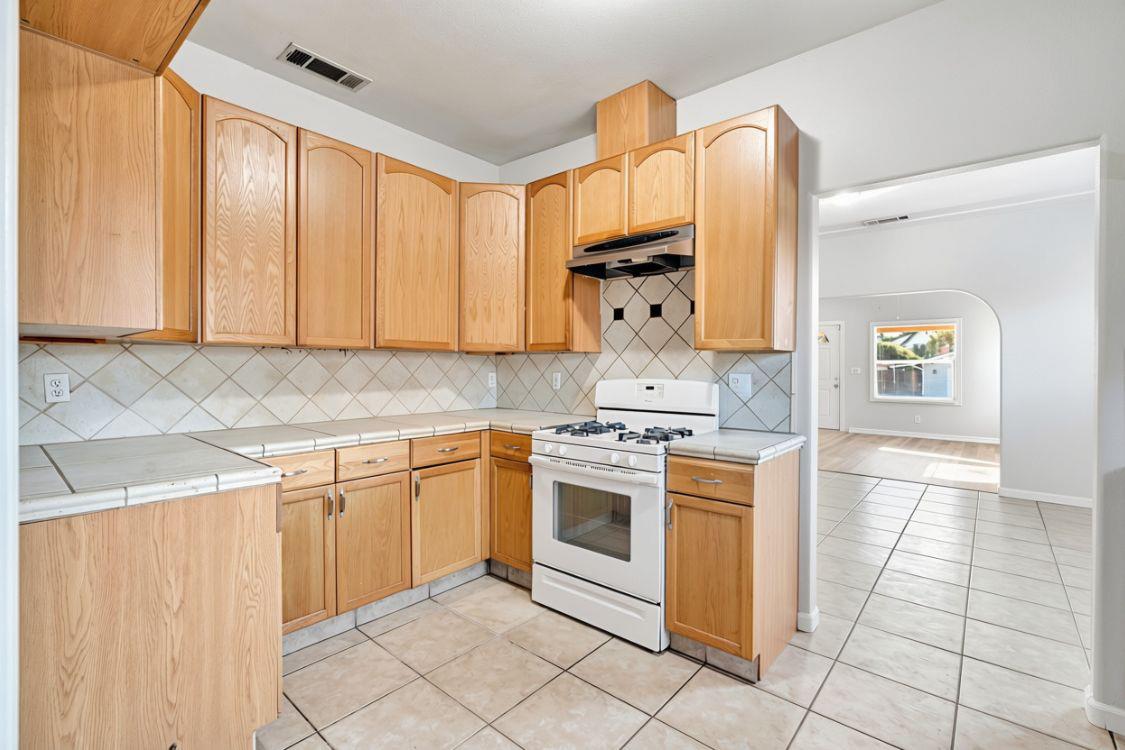 1409 N Roosevelt Ave, Fresno, CA 93728