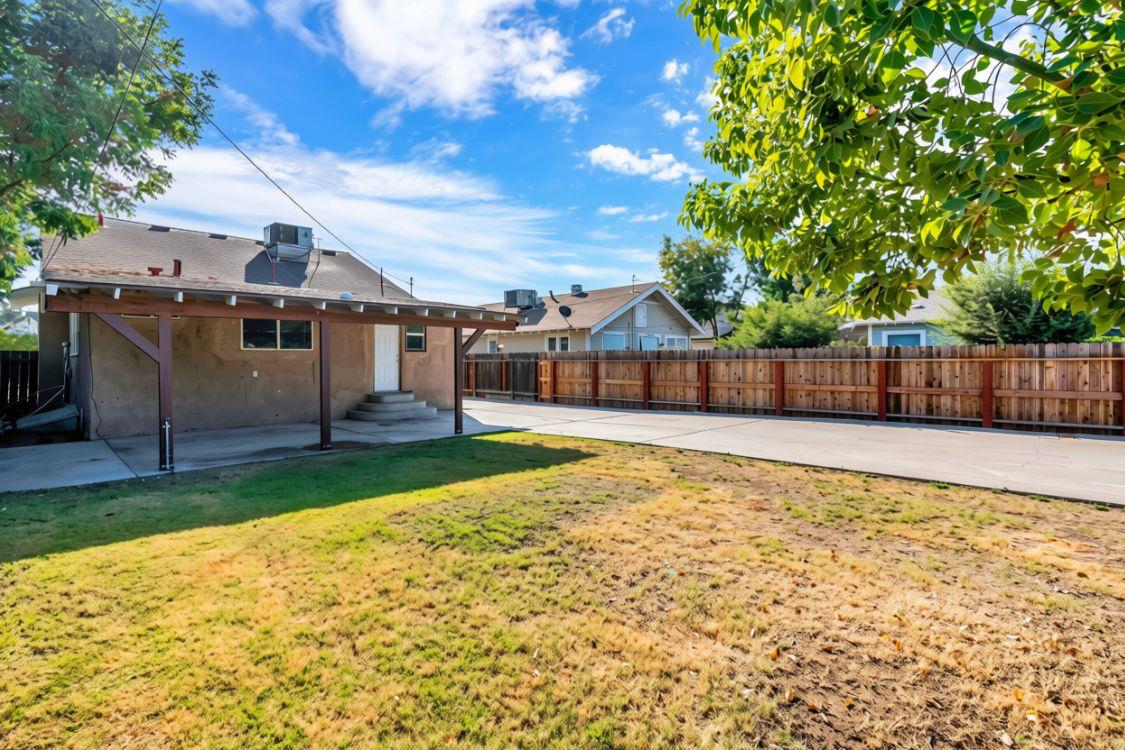 1409 N Roosevelt Ave, Fresno, CA 93728