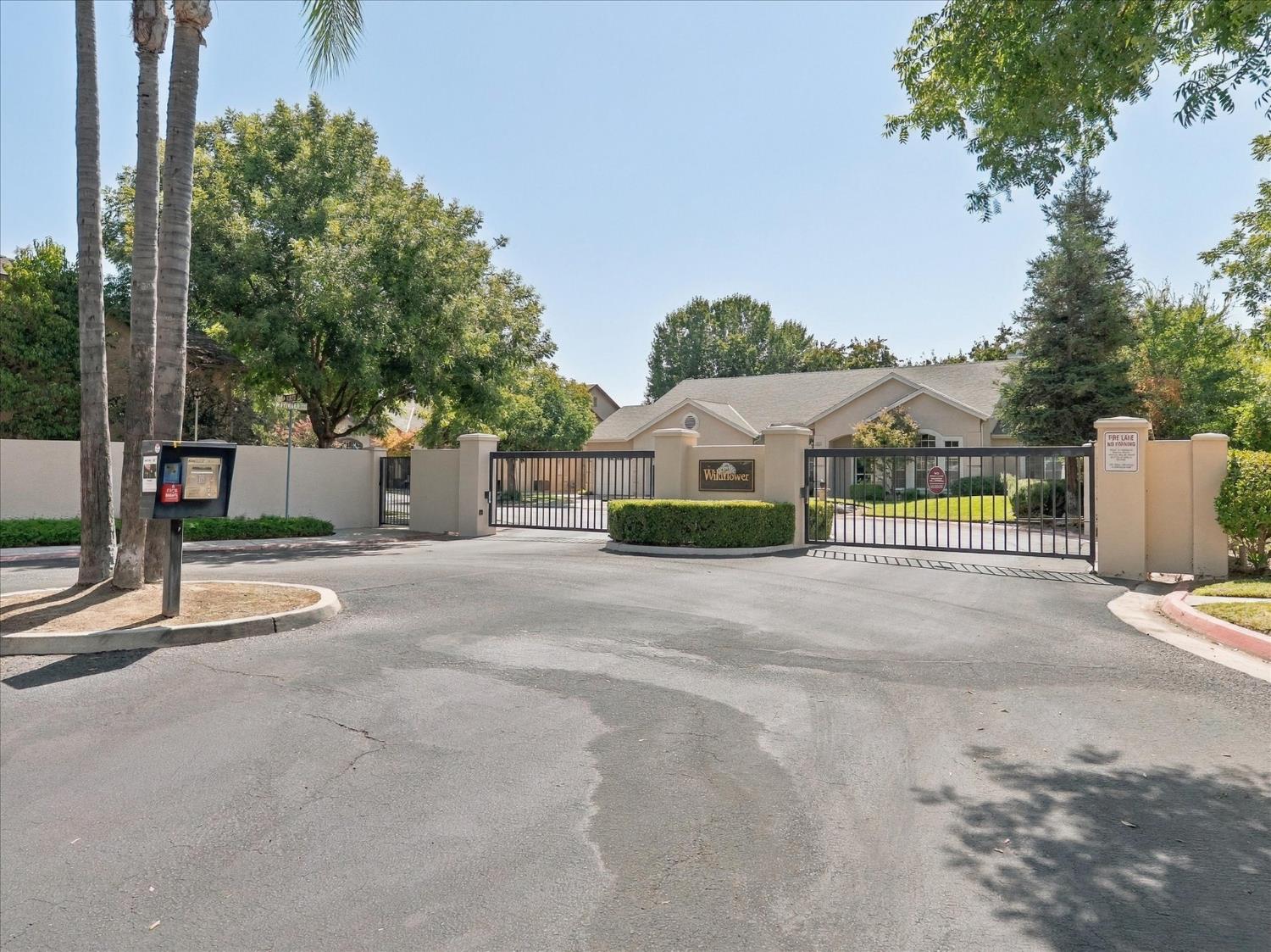 1883 Rialto Ct, Clovis, CA 93611