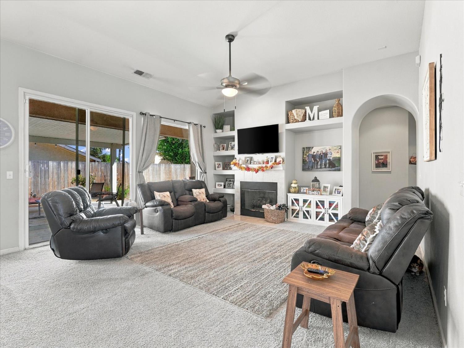 1883 Rialto Ct, Clovis, CA 93611
