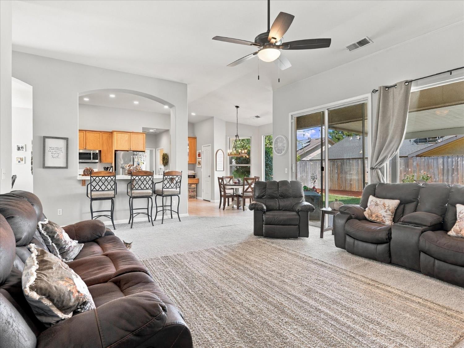 1883 Rialto Ct, Clovis, CA 93611