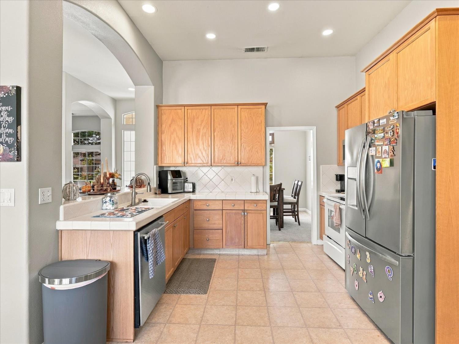 1883 Rialto Ct, Clovis, CA 93611