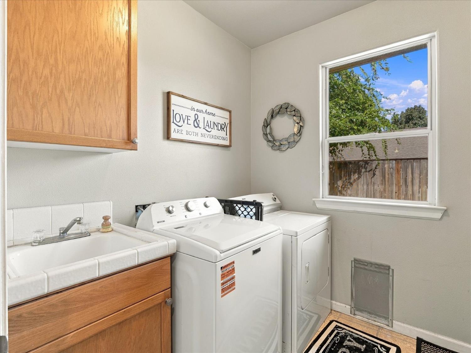 1883 Rialto Ct, Clovis, CA 93611