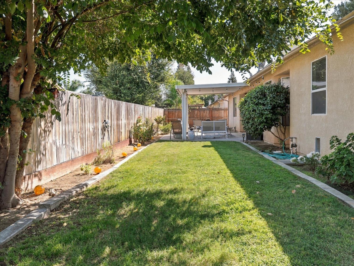 1883 Rialto Ct, Clovis, CA 93611