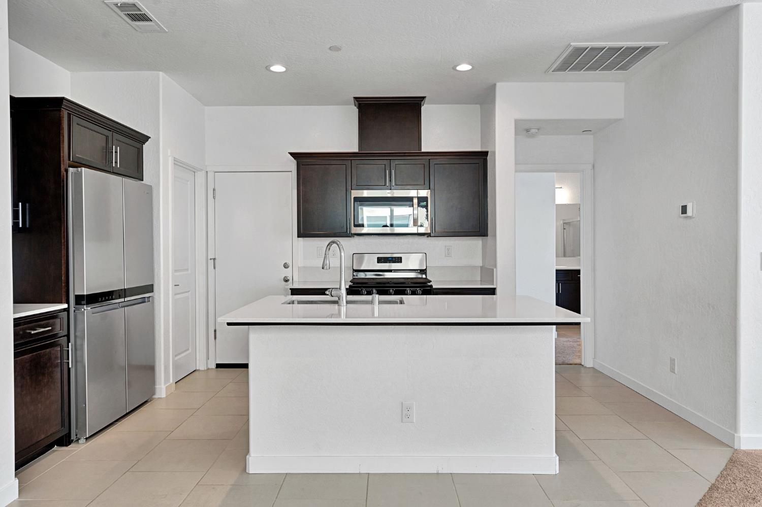 310 Talus Way S, Madera, CA 93636