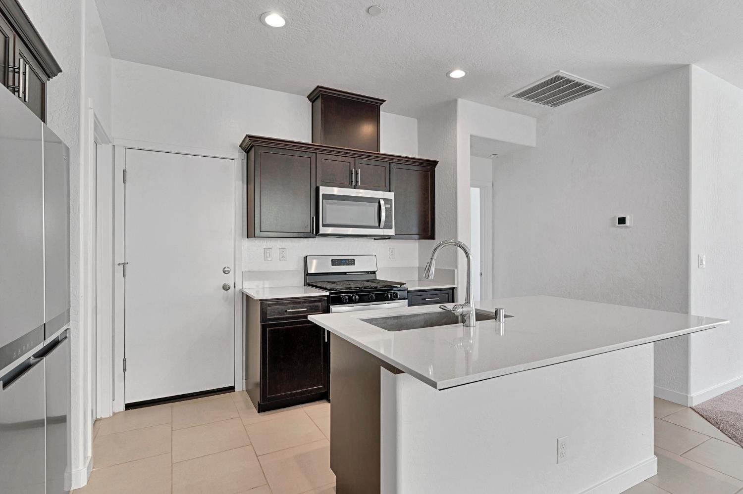310 Talus Way S, Madera, CA 93636