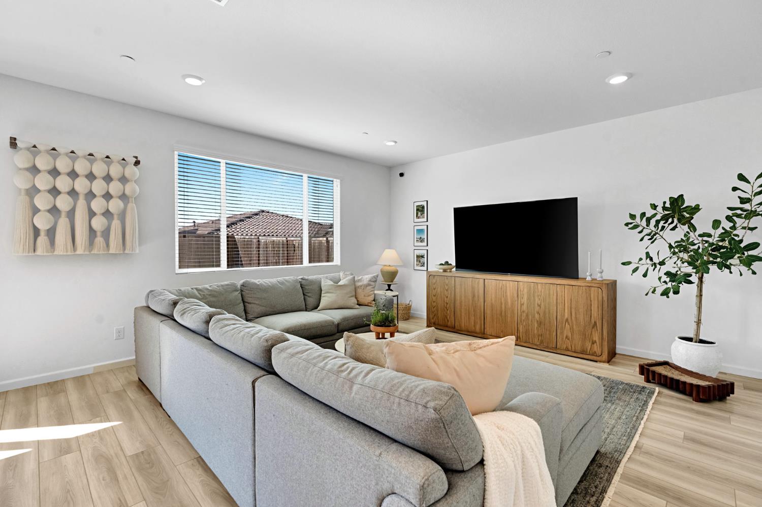 534 Laurel Crest Ave, Madera, CA 93636