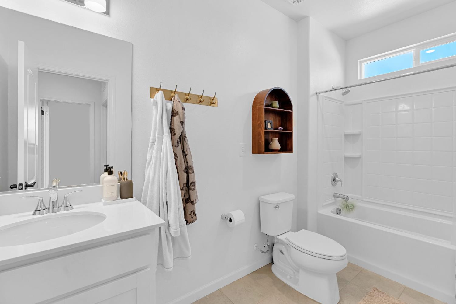534 Laurel Crest Ave, Madera, CA 93636